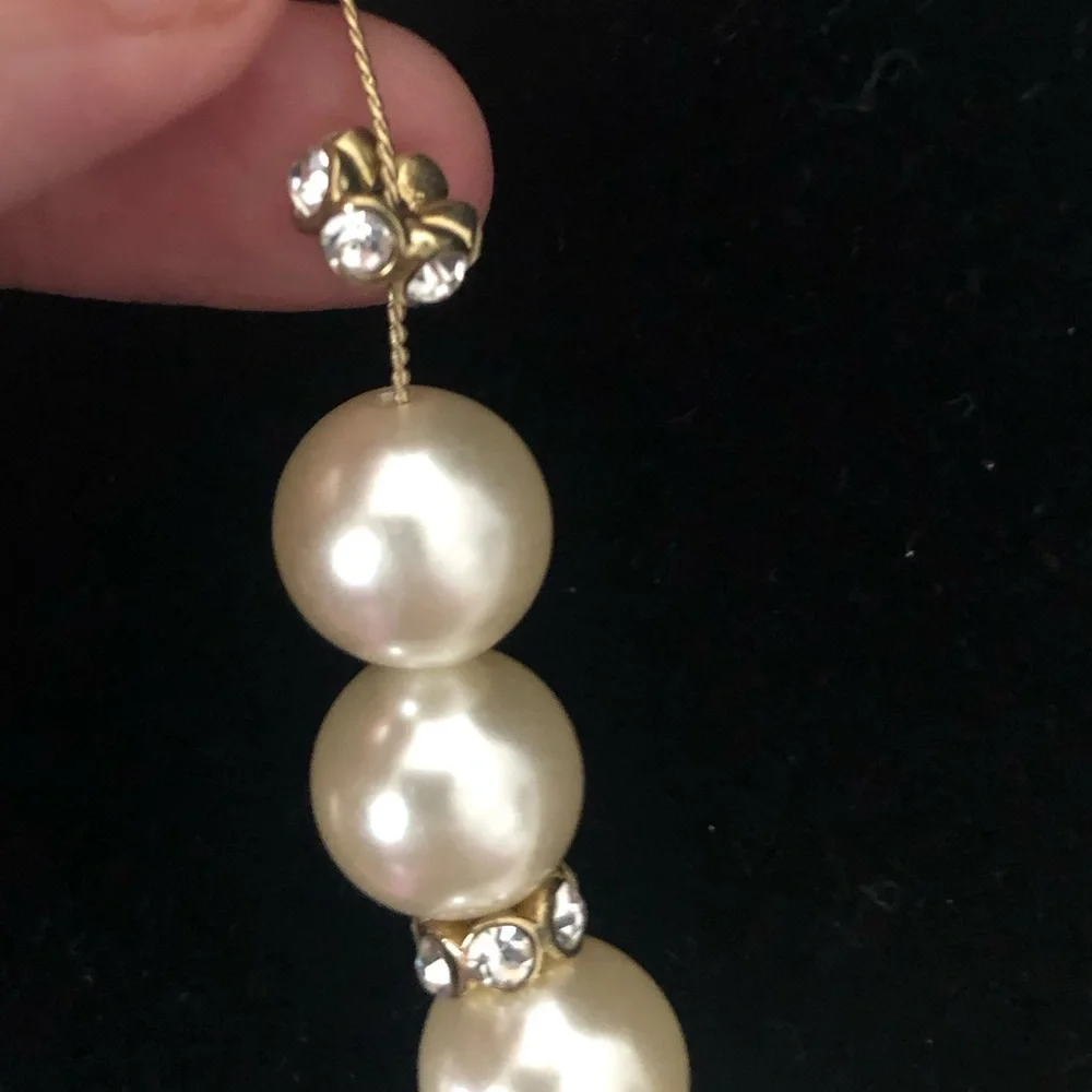 Faux Pearl fashion necklace gold tone chain . Jewellery - Picture 6 of 11